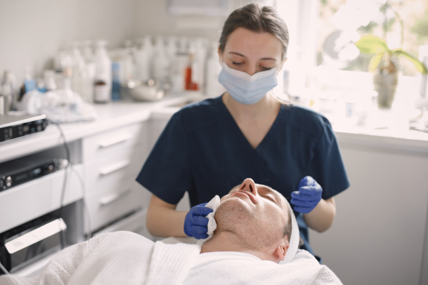 Pós-Graduação em Estudos em Dermatologia Clínica: Formação Avançada para Profissionais da Saúde no Tratamento de Doenças de Pele