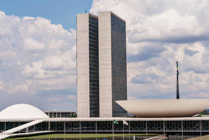 História do Brasil Contemporâneo: Da Era Vargas aos Dias Atuais