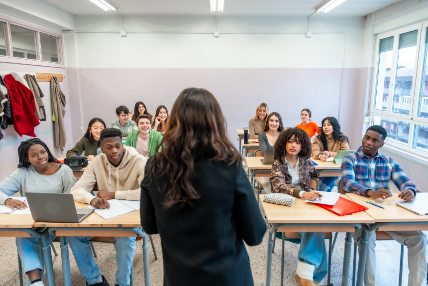Curso de Extensão em Metodologia Do Ensino De Historia No Ensino Medio: Aprofundamento Teórico e Prático