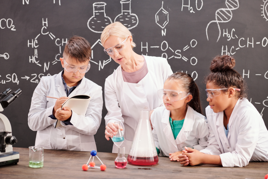 Curso de Extensão em Pensamento Cientifico Na Educacao: Aprofundamento Teórico e Prático