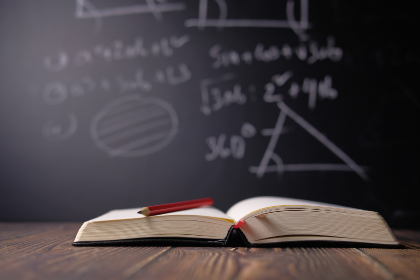 Curso de Extensão em Matematica: Aprofundamento Teórico e Prático
