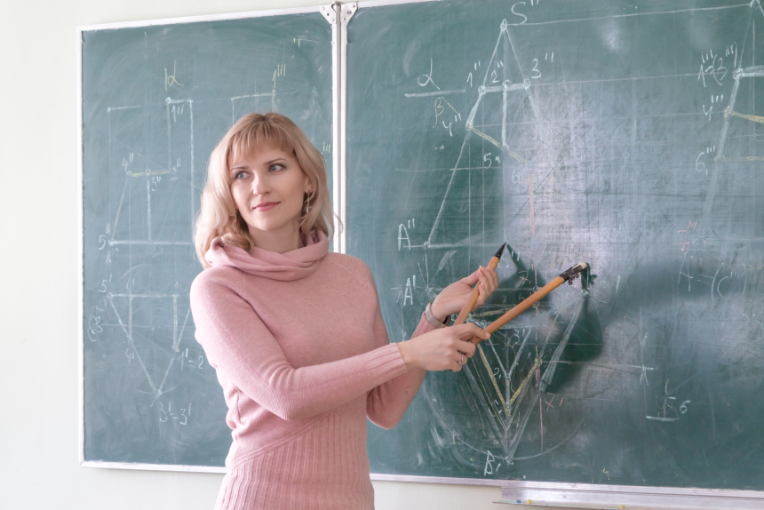 Curso de Extensão em Educacao Matematica Para Jovens E Adultos: Aprofundamento Teórico e Prático